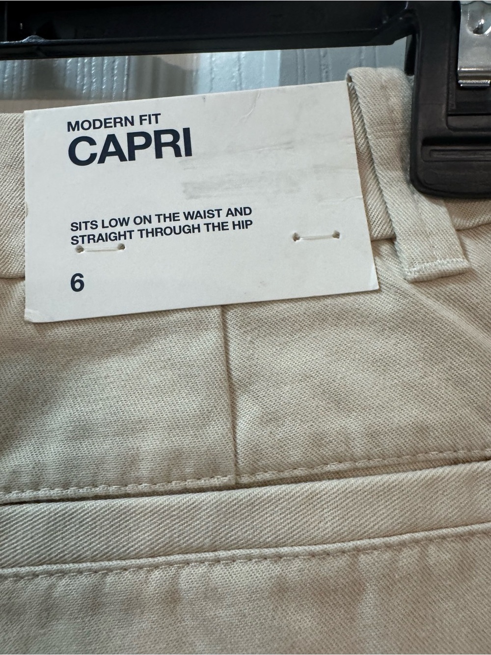 GAP Modern Fit Capri Pants Beige Size 6 NWT - Picture 3 of 4